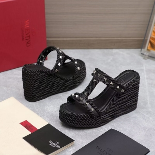 2023.5.27 super perfect Valentino Women Sandals size 35-42 004