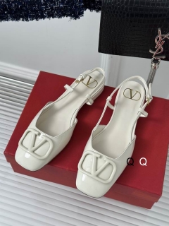 2023.10.26  super perfect Valentino Women Sandals size 35-40 059