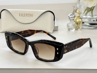 2024.01.11  Original Quality Valentino Sunglasses 375