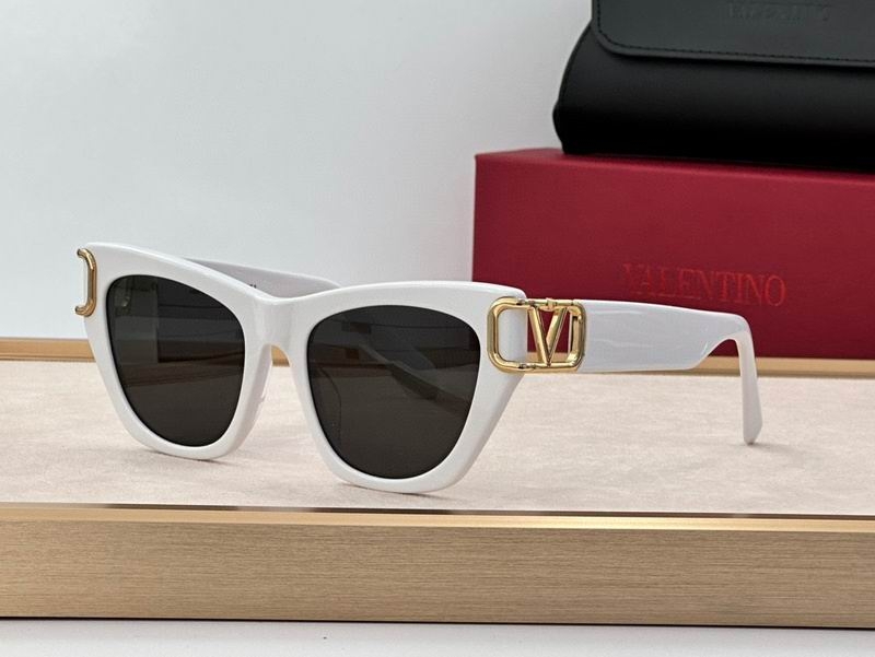 2023.11.23  Original Quality Valentino Sunglasses 239