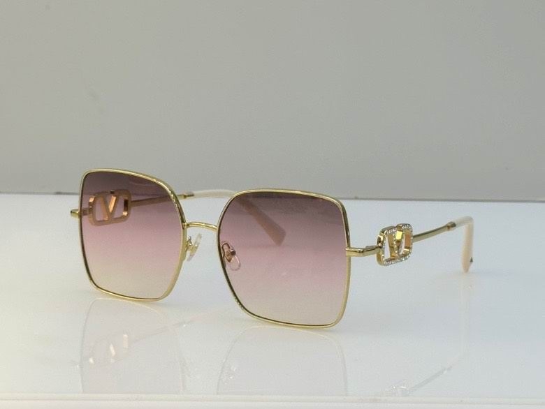 2023.11.23  Original Quality Valentino Sunglasses 245
