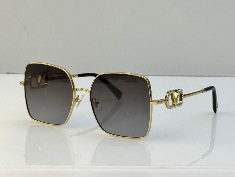 2023.11.23  Original Quality Valentino Sunglasses 244