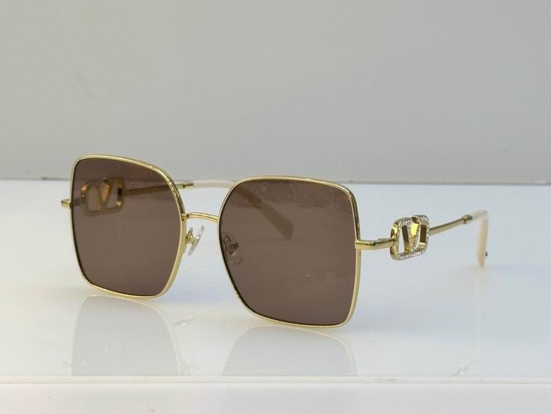 2023.11.23  Original Quality Valentino Sunglasses 241