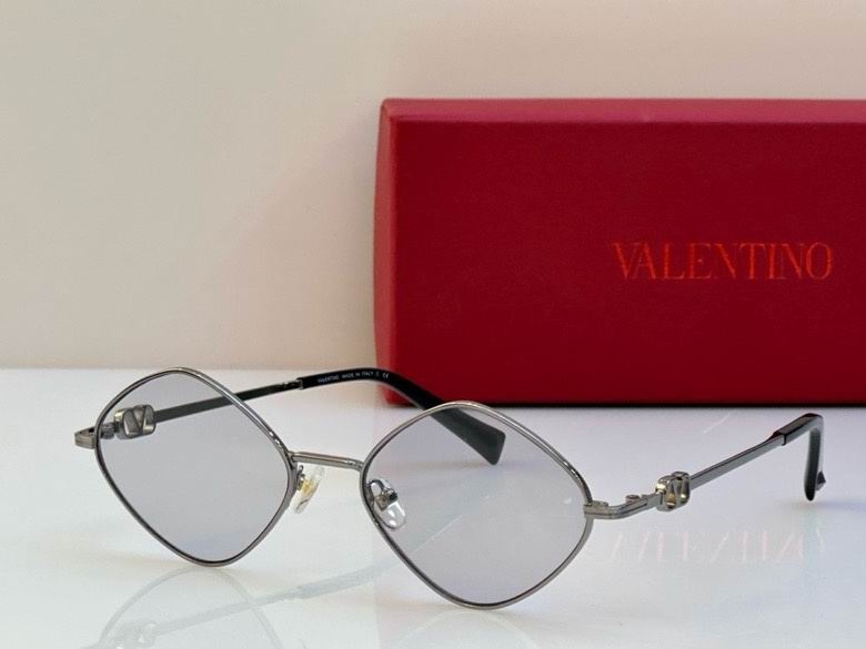 2024.01.11  Original Quality Valentino Sunglasses 365