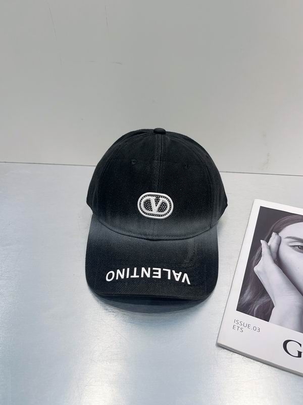 2024.04.12 Valentino Hat 014